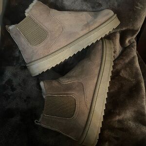 SHEIN Tan Chelsea Boots Suede Modern Design